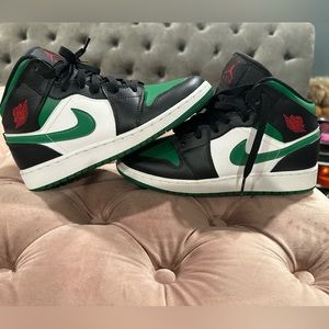 Jordan 1 mids